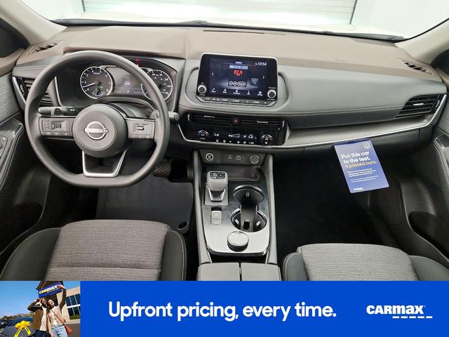 Photo of 2023 White Nissan Rogue