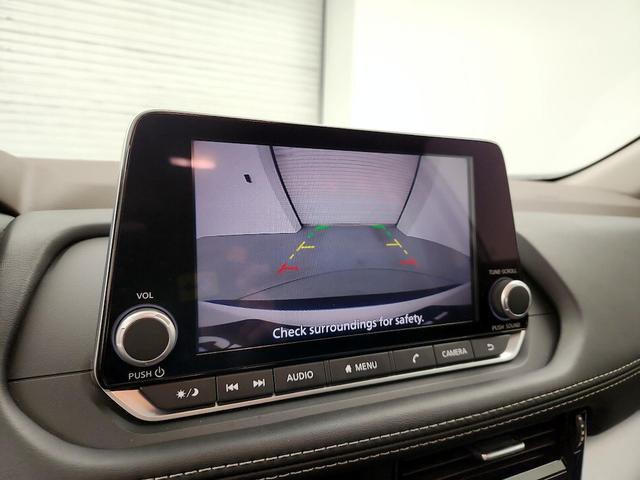 Photo of 2023 White Nissan Rogue