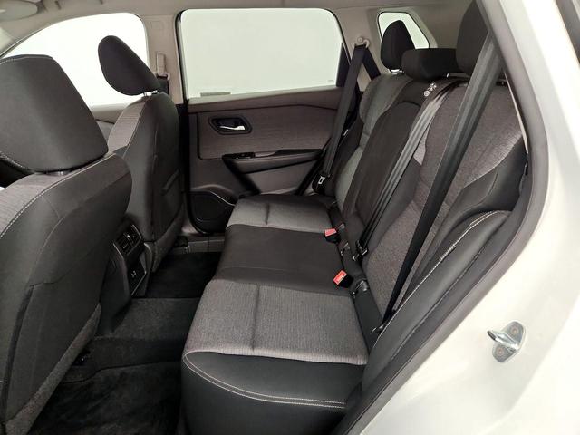 Photo of 2023 White Nissan Rogue