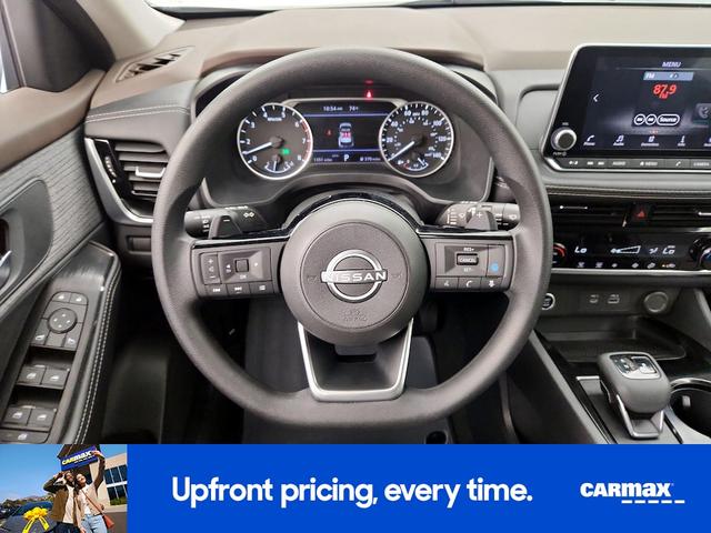 Photo of 2023 White Nissan Rogue