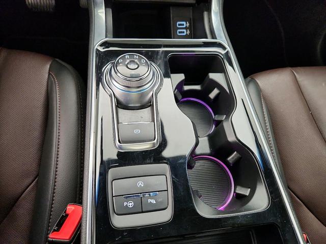 Photo of 2020 White Ford Edge