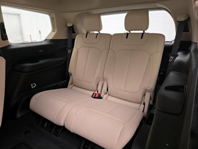 Photo of 2021 White Jeep Grand Cherokee L
