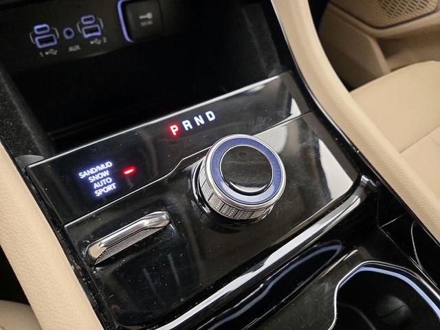 Photo of 2021 White Jeep Grand Cherokee L