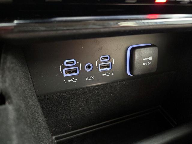 Photo of 2021 White Jeep Grand Cherokee L
