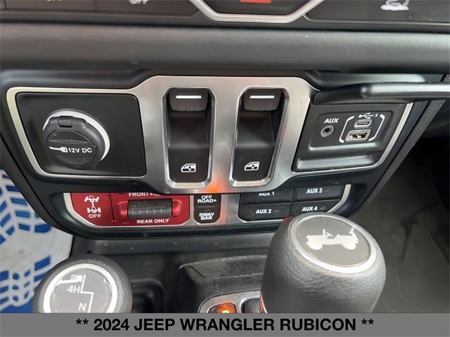 Photo of 2024 Earl Clearcoat Jeep Wrangler