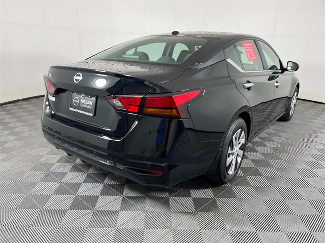 Photo of 2025 Super Black Clearcoat Nissan Altima
