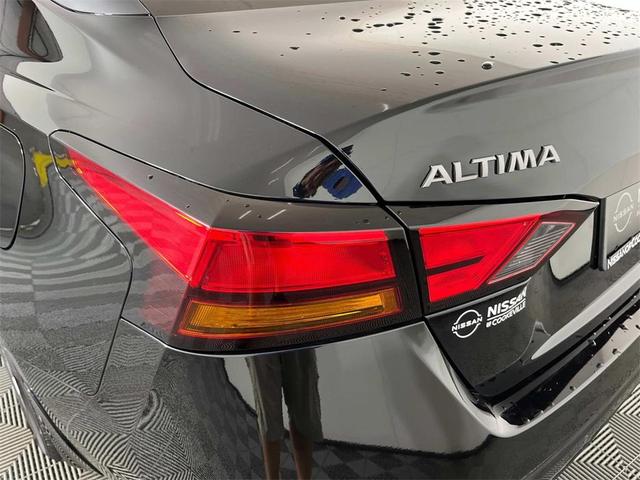Photo of 2025 Super Black Clearcoat Nissan Altima