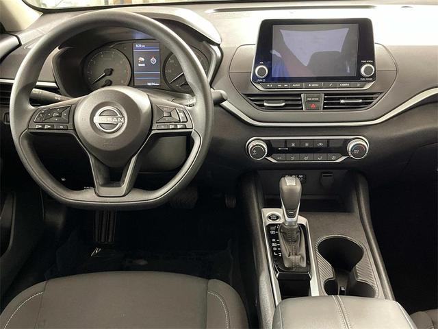 Photo of 2025 Super Black Clearcoat Nissan Altima