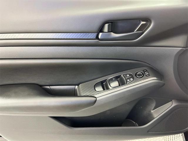 Photo of 2025 Super Black Clearcoat Nissan Altima