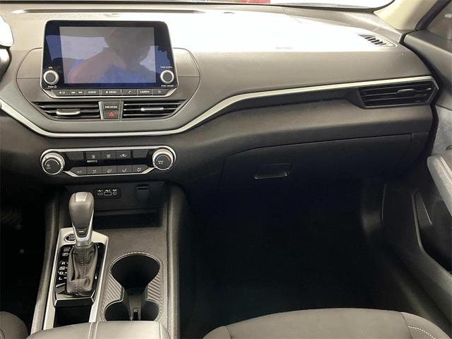 Photo of 2025 Super Black Clearcoat Nissan Altima