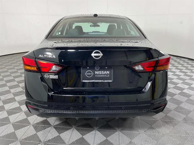 Photo of 2025 Super Black Clearcoat Nissan Altima