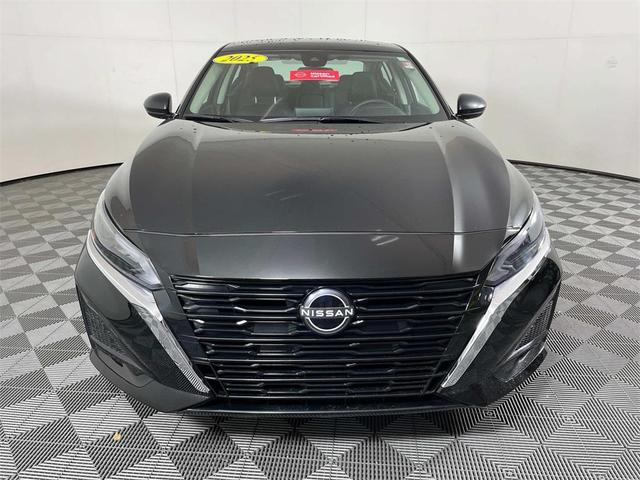 Photo of 2025 Super Black Clearcoat Nissan Altima