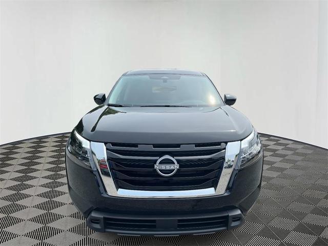 Photo of 2025 Super Black Nissan Pathfinder