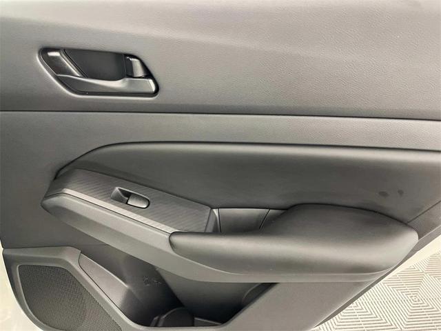 Photo of 2025 Glacier White Nissan Altima