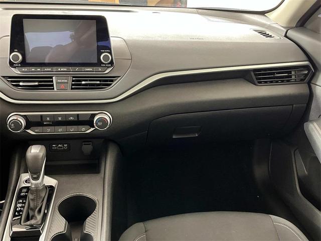 Photo of 2025 Glacier White Nissan Altima