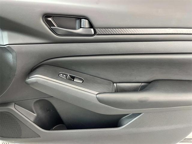 Photo of 2025 Glacier White Nissan Altima