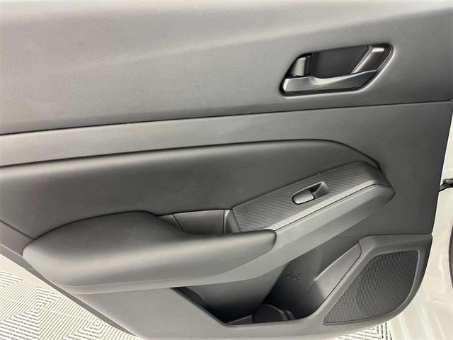 Photo of 2025 Glacier White Nissan Altima