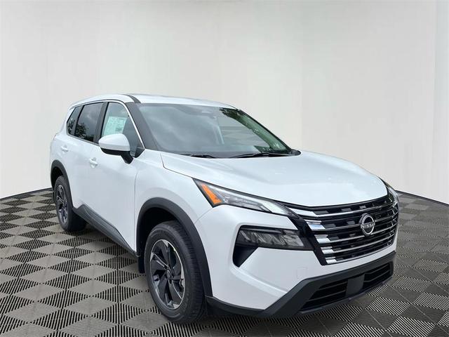 Photo of 2026 Everest White Pearl Tricoat Nissan Rogue