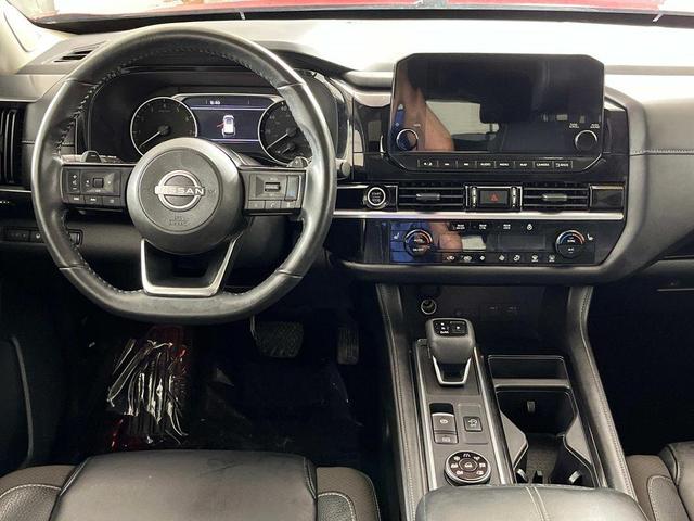 Photo of 2024 Scarlet Ember Tintcoat/Super Black Nissan Pathfinder
