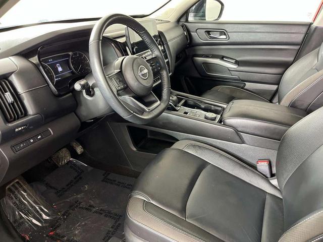 Photo of 2024 Scarlet Ember Tintcoat/Super Black Nissan Pathfinder