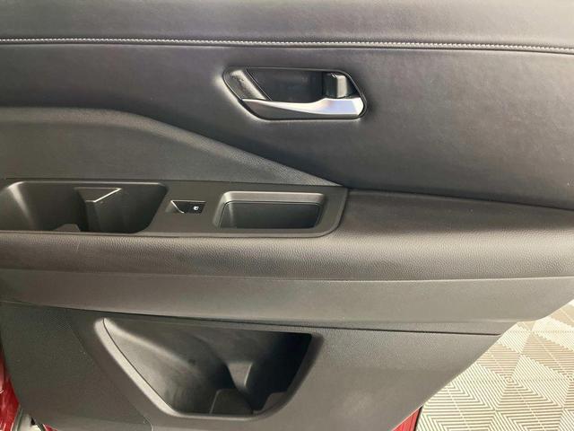 Photo of 2024 Scarlet Ember Tintcoat/Super Black Nissan Pathfinder