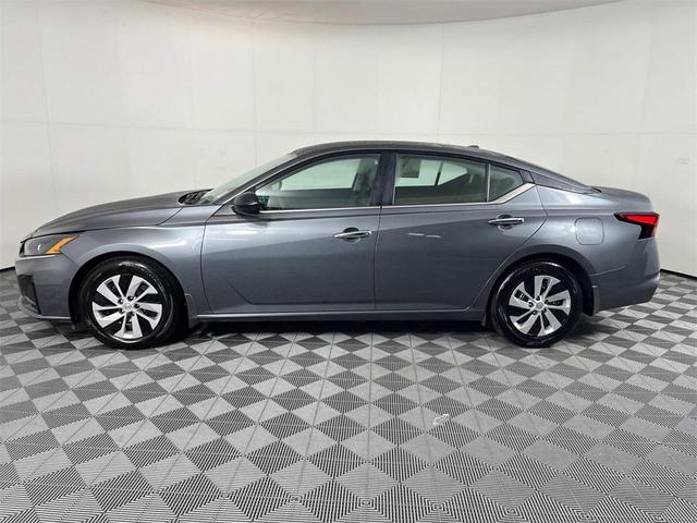 Photo of 2025 Gun Metallic Nissan Altima