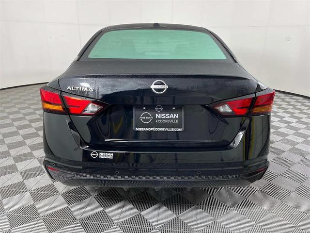 Photo of 2025 Super Black Clearcoat Nissan Altima