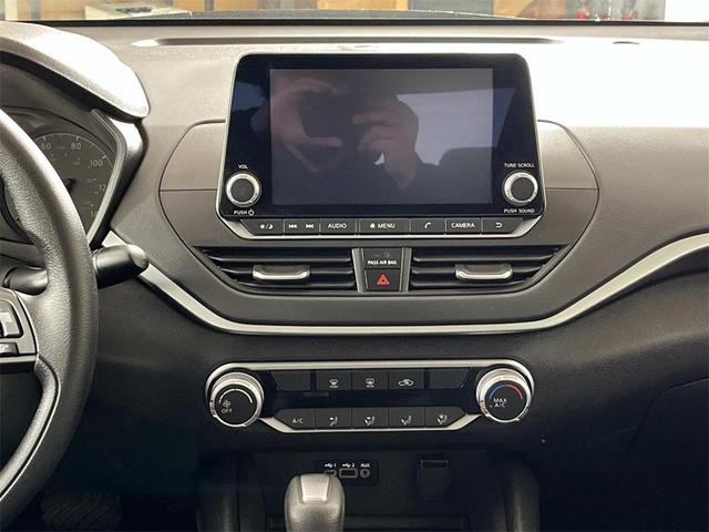 Photo of 2025 Super Black Clearcoat Nissan Altima