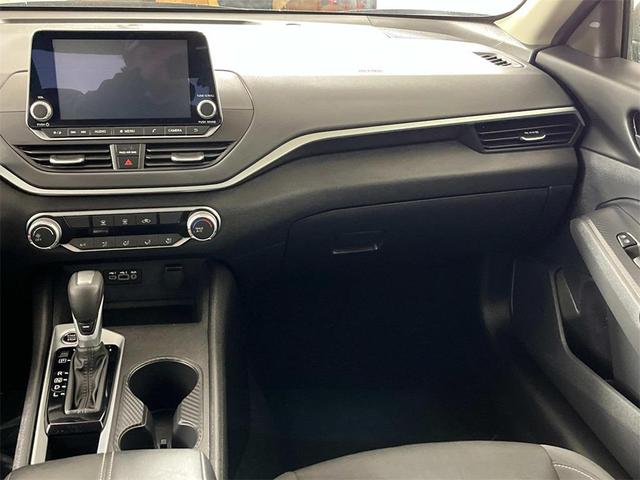Photo of 2025 Super Black Clearcoat Nissan Altima