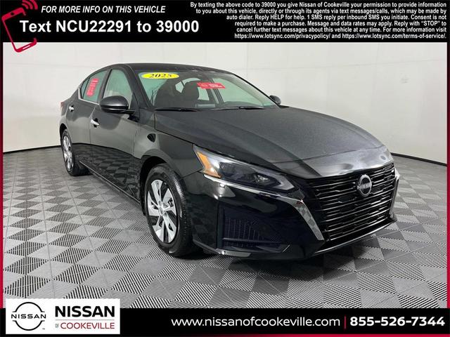 Photo of 2025 Super Black Clearcoat Nissan Altima