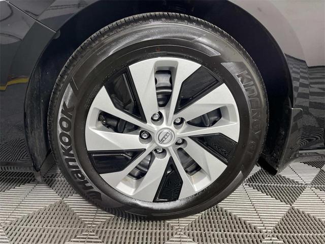 Photo of 2025 Super Black Clearcoat Nissan Altima