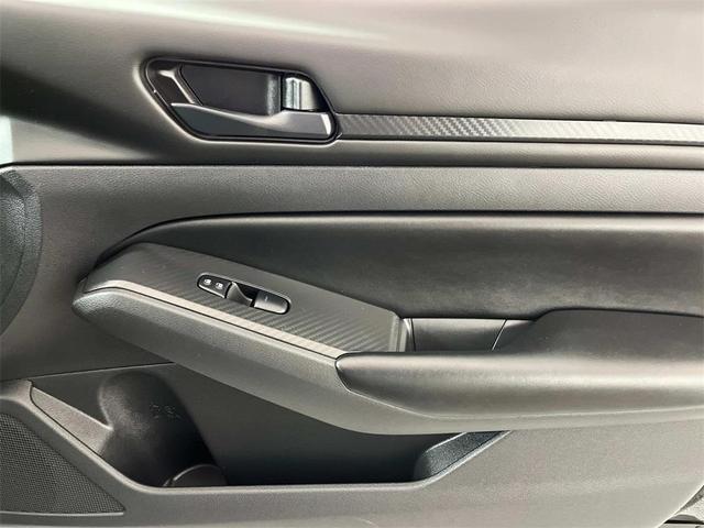 Photo of 2025 Super Black Clearcoat Nissan Altima
