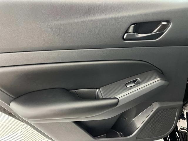 Photo of 2025 Super Black Clearcoat Nissan Altima