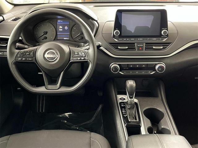 Photo of 2025 Super Black Clearcoat Nissan Altima