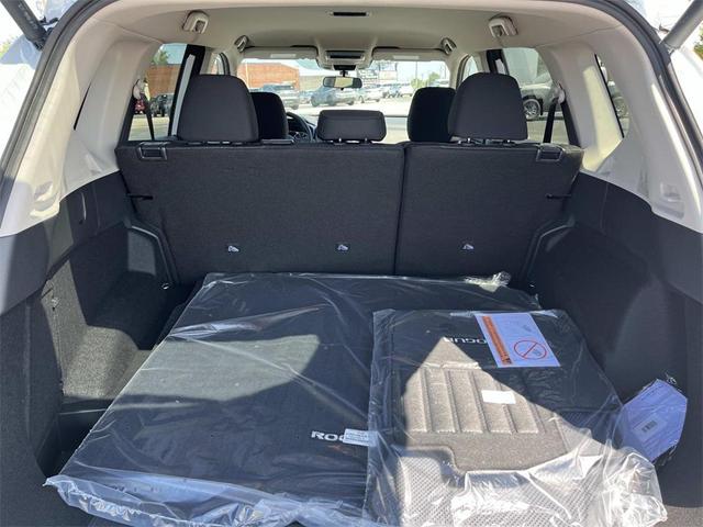 Photo of 2026 White Pearl Nissan Rogue