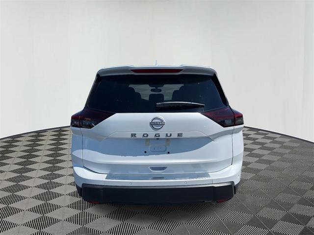 Photo of 2026 White Pearl Nissan Rogue