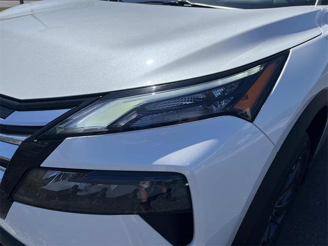 Photo of 2026 White Pearl Nissan Rogue