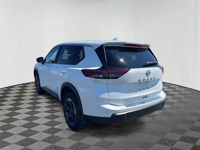 Photo of 2026 White Pearl Nissan Rogue