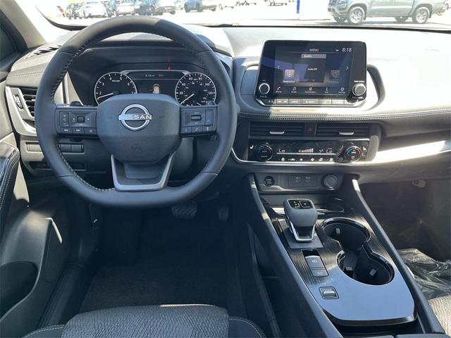Photo of 2026 White Pearl Nissan Rogue
