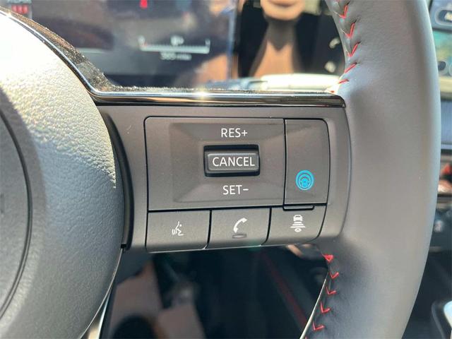 Photo of 2025 Super Black Nissan Kicks