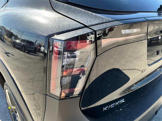 Photo of 2025 Super Black Nissan Kicks