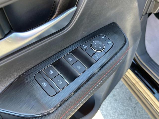 Photo of 2025 Super Black Nissan Kicks