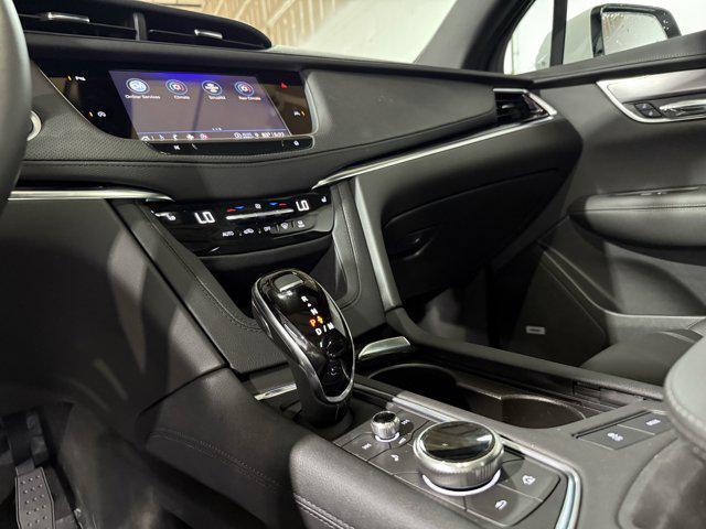 Photo of 2025 Crystal White Tricoat Cadillac XT6