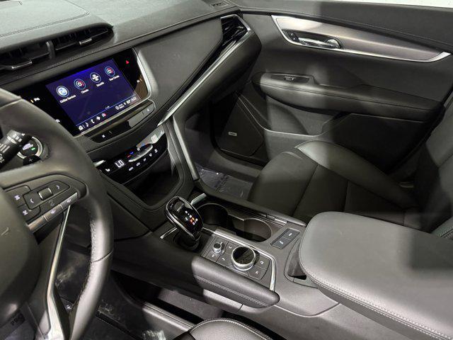 Photo of 2025 Crystal White Tricoat Cadillac XT6