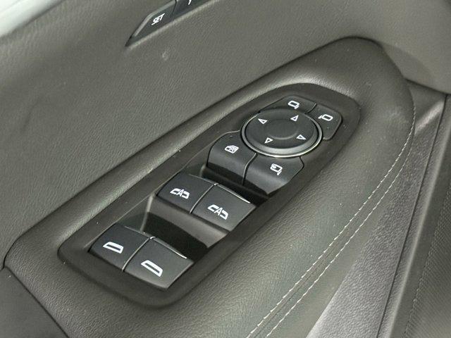 Photo of 2025 Crystal White Tricoat Cadillac XT6