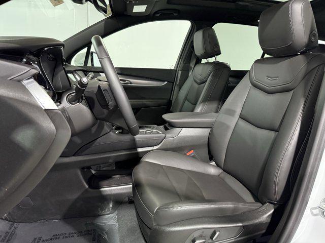 Photo of 2025 Crystal White Tricoat Cadillac XT6