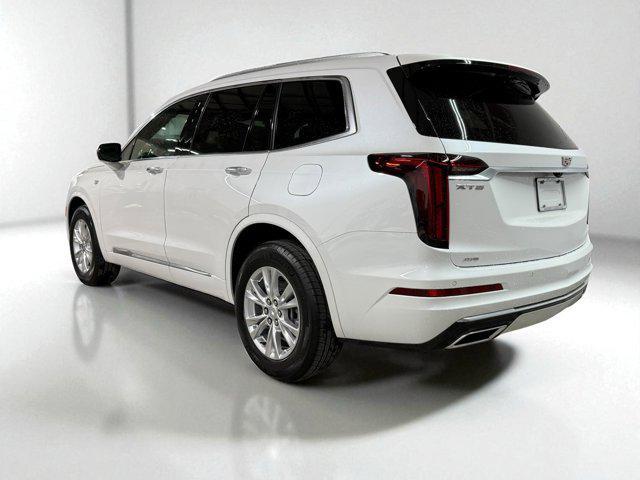 Photo of 2025 Crystal White Tricoat Cadillac XT6