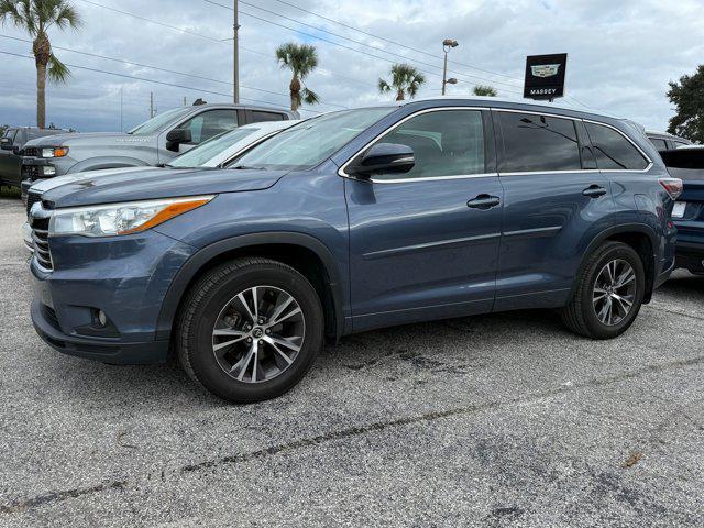 Photo of 2016 Blue Toyota Highlander