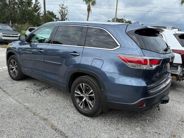 Photo of 2016 Blue Toyota Highlander