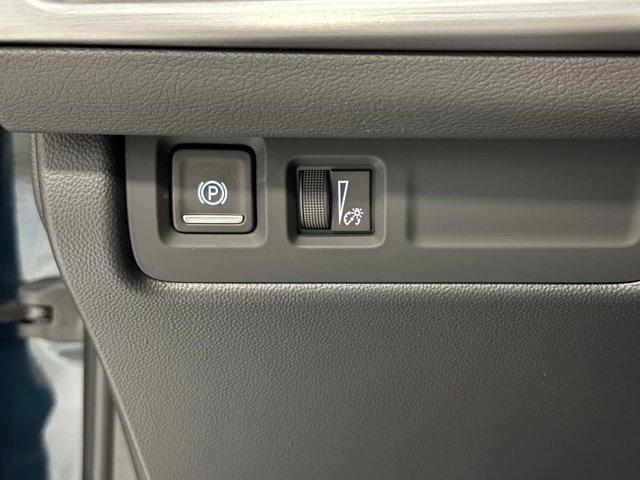 Photo of 2025 Emerald Lake Metallic Cadillac XT4